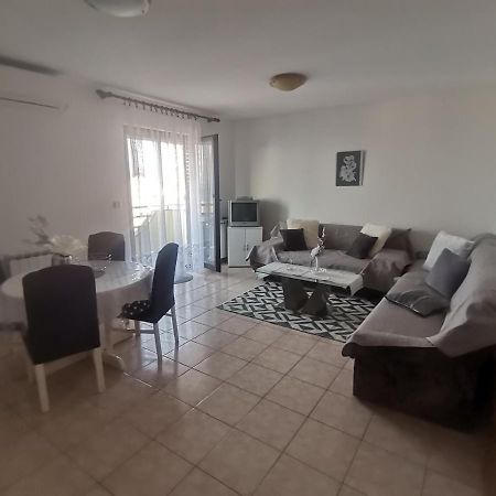 Apartments Petrica Malinska Εξωτερικό φωτογραφία