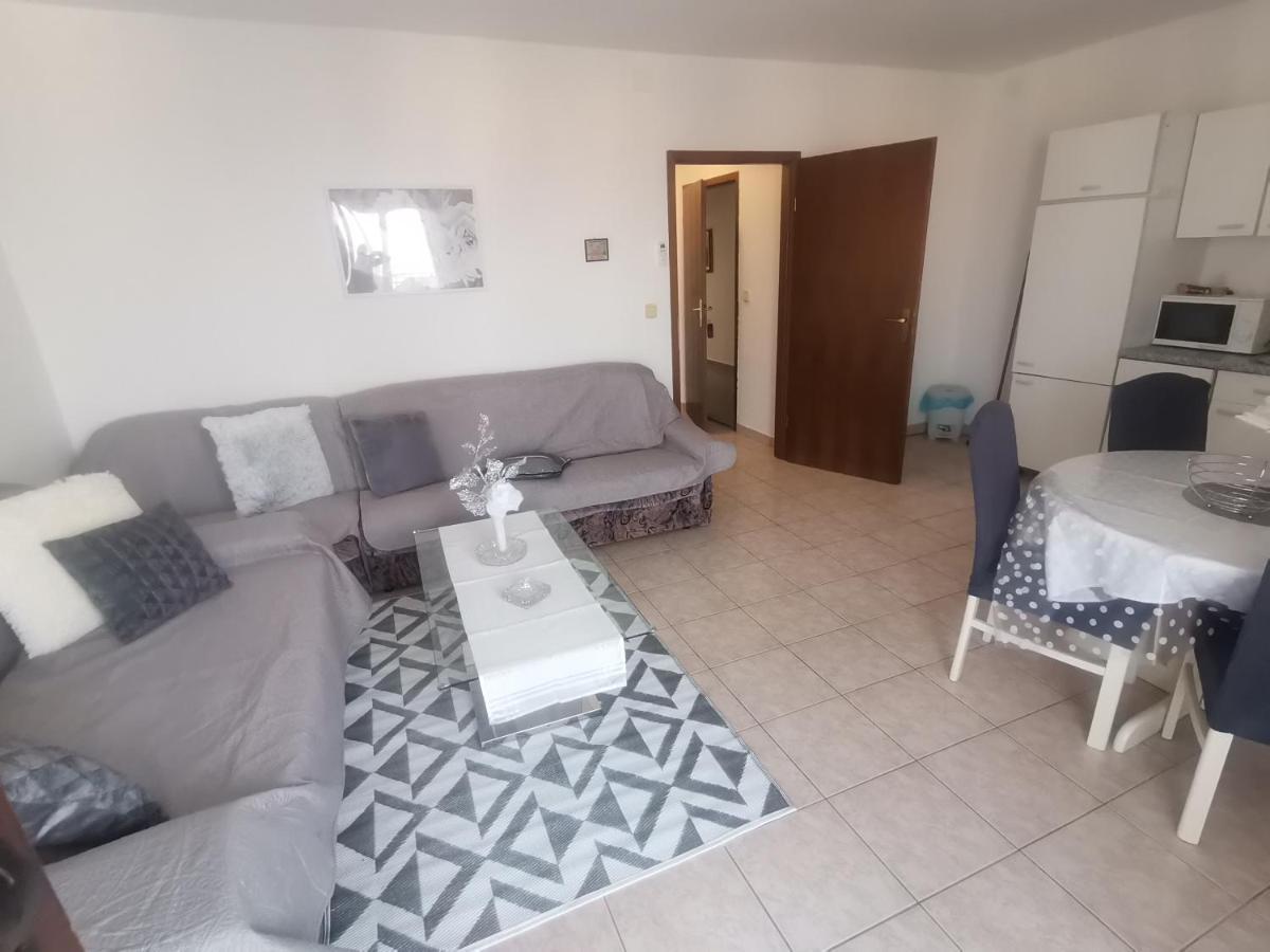 Apartments Petrica Malinska Εξωτερικό φωτογραφία